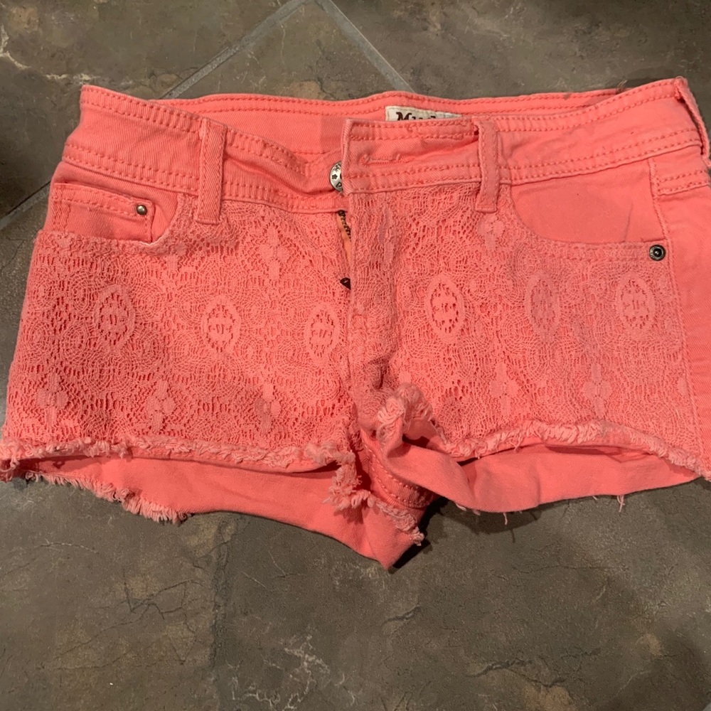 Size 3 Juniors Coral Colored Mudd Shorts